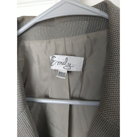 Emily Woman 20W Blazer Professional Brown Herringbone Design Three Button Close - Picture 3 of 9